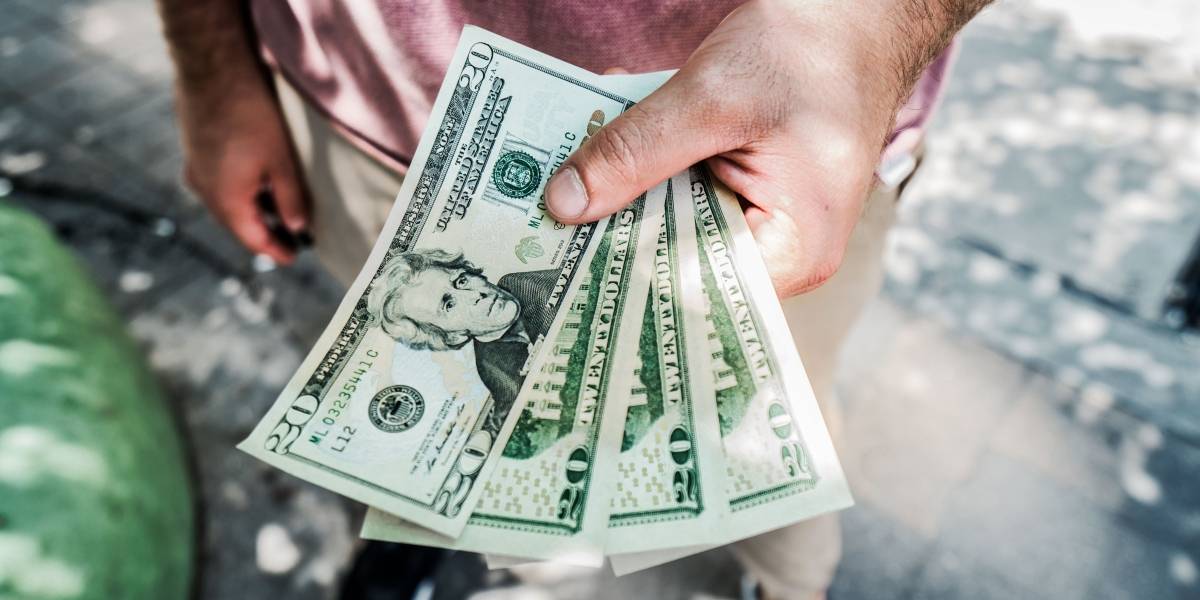 Dólar hoje continua em alta devido demissão de Moro